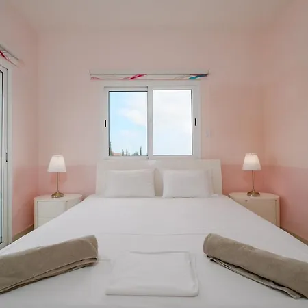 Villa 4 Bdr With Huge Patio Area And Walking Distance To