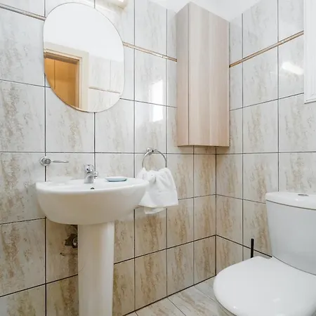 Villa 4 Bdr With Huge Patio Area And Walking Distance To *