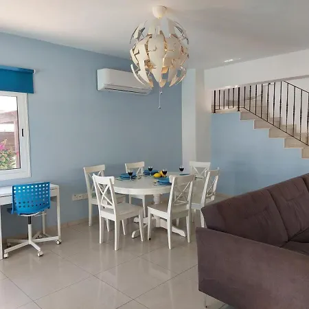 Villa 4 Bdr With Huge Patio Area And Walking Distance To *