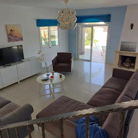 Villa 4 Bdr With Huge Patio Area And Walking Distance To