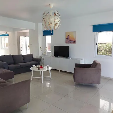 Villa 4 Bdr With Huge Patio Area And Walking Distance To *